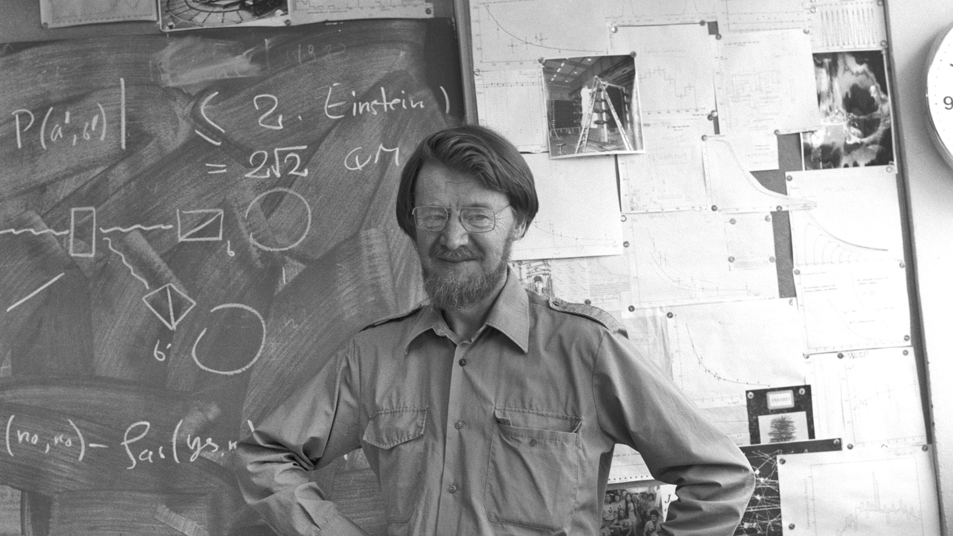 Quantum entanglement: the EPR paradox and Bell’s Theorem